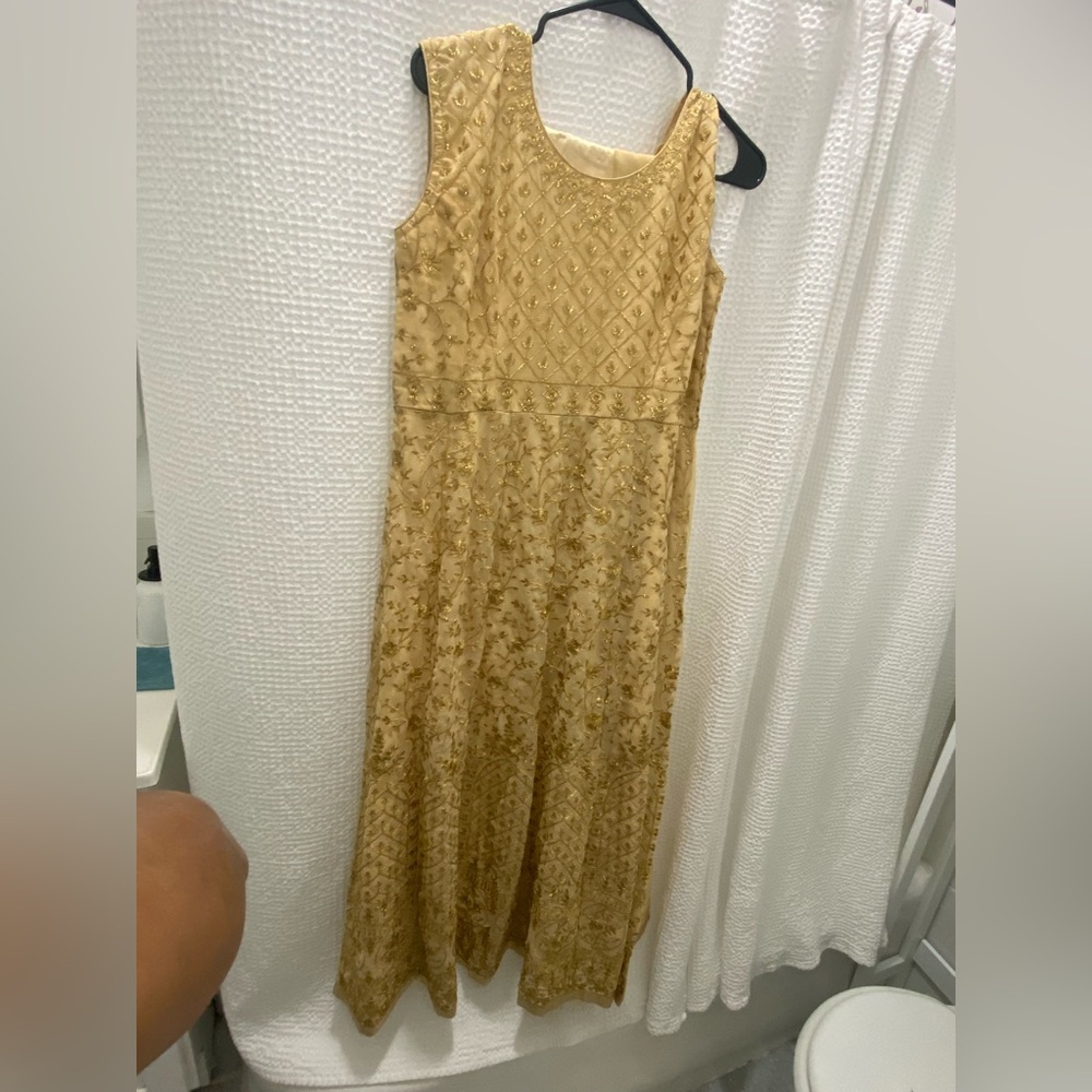 Elegant Gold Sleeveless Dress